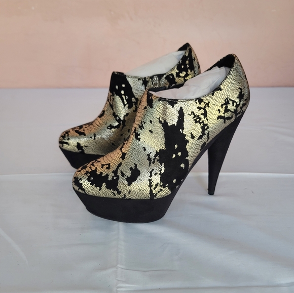 NEW Colin Stuart Platform Black and Silver Metallic Booties - Picture 2 of 13